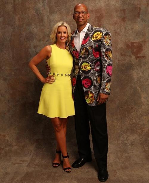 比尔拉塞尔妻子是谁扮演的