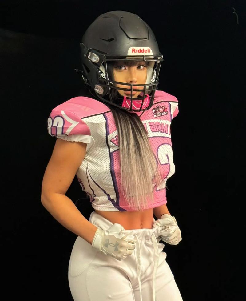 美国女子橄榄球内衣都撤掉了