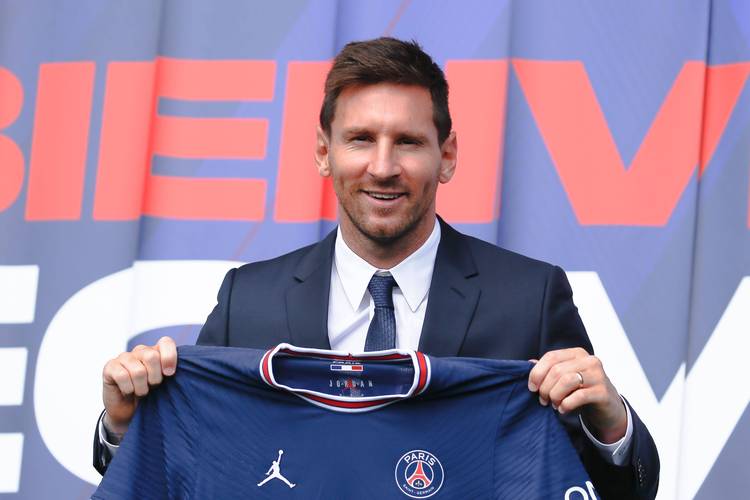 梅西正式加盟巴黎