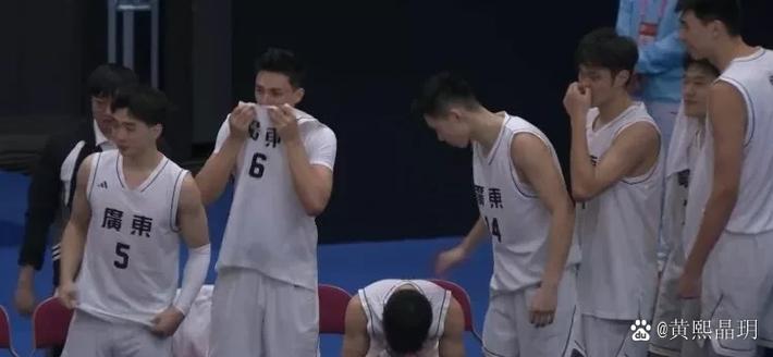 山东男篮今晚上的比赛
