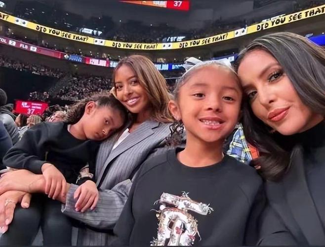 科比在哪所大学毕业的