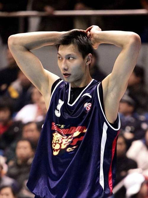 易建联15岁首场cba