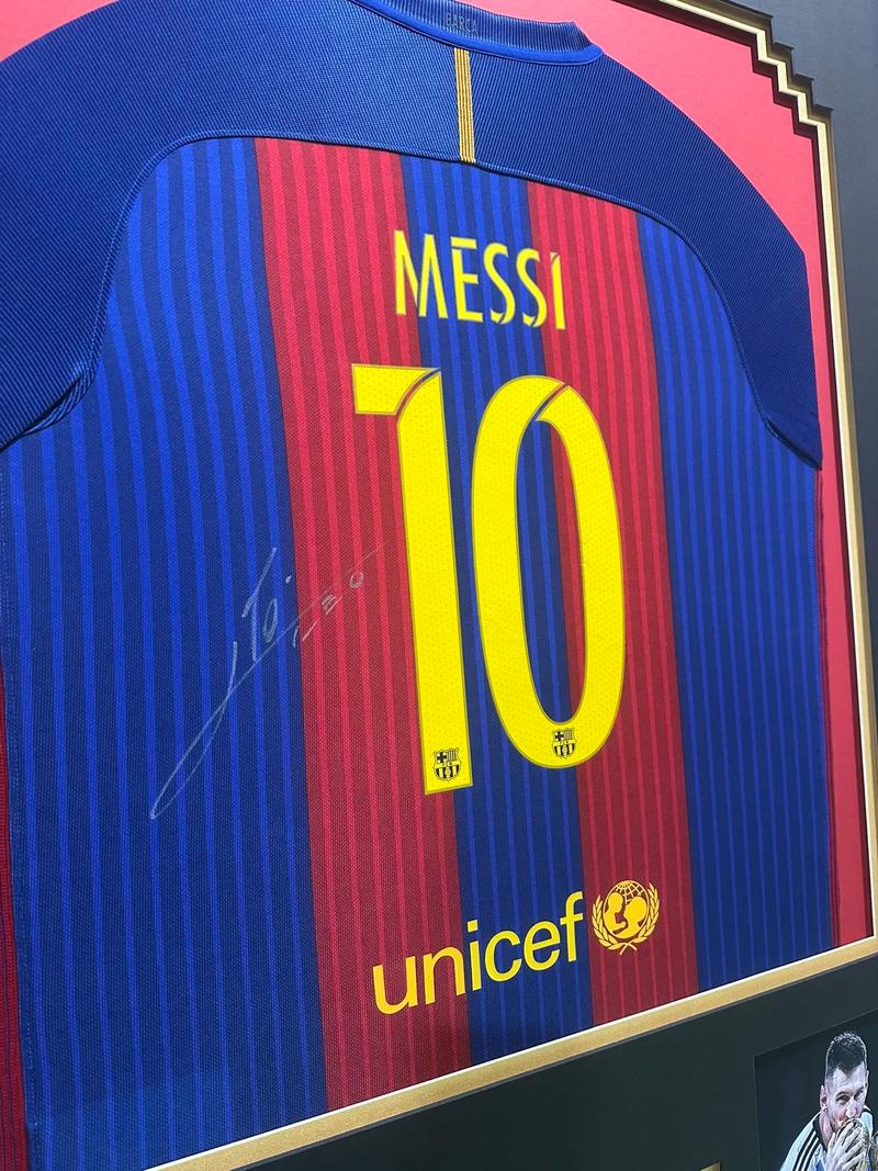 梅西亲笔签名球衣价格